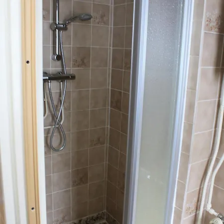 3-bedroom Home, Walking Distance To Train Station *