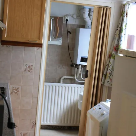 Nyaraló 3-bedroom Home, Walking Distance To Train Station