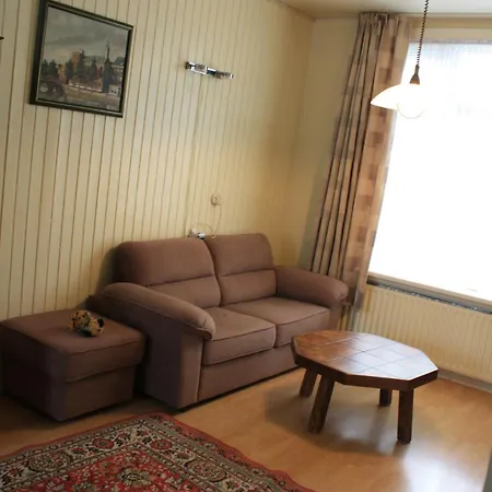 Casa vacanze 3-bedroom Home, Walking Distance To Train Station