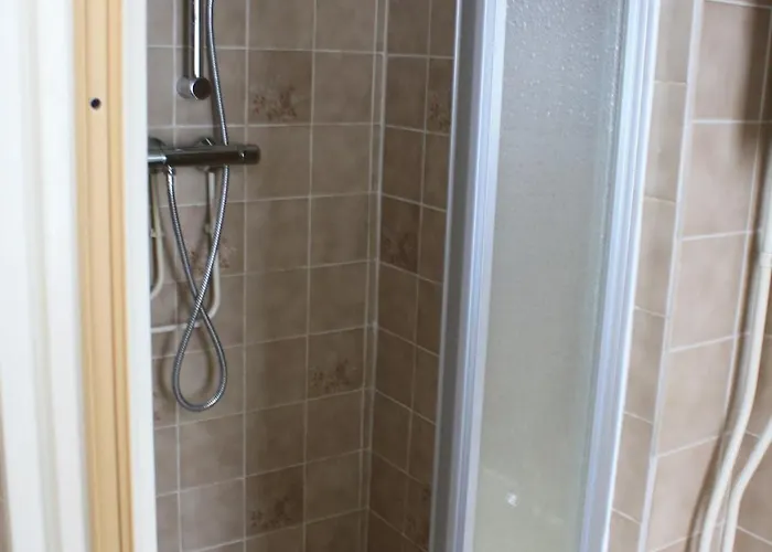 3-bedroom Home, Walking Distance To Train Station *