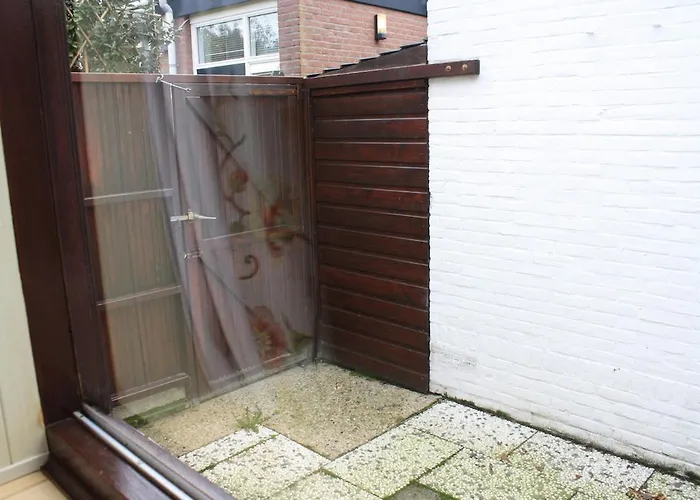 Nyaraló 3-bedroom Home, Walking Distance To Train Station