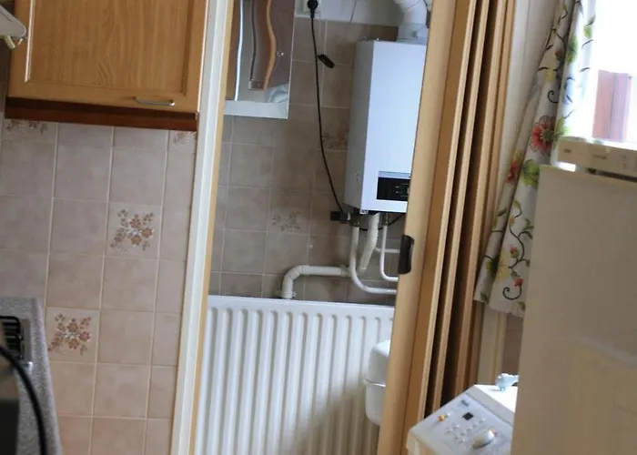 Nyaraló 3-bedroom Home, Walking Distance To Train Station