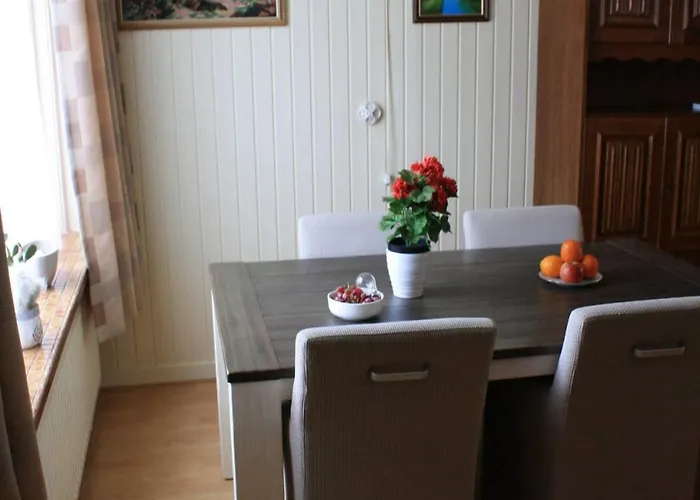 3-bedroom Home, Walking Distance To Train Station *