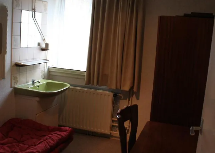 Nyaraló 3-bedroom Home, Walking Distance To Train Station