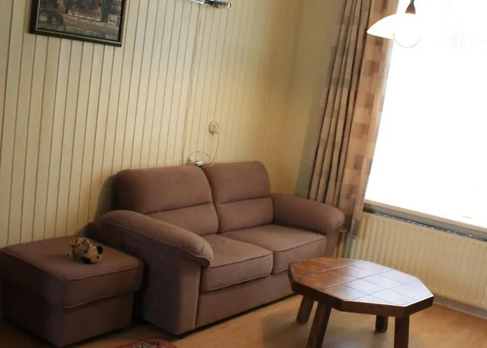 Nyaraló 3-bedroom Home, Walking Distance To Train Station