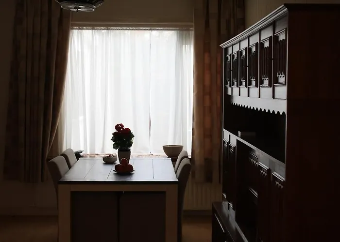 Nyaraló 3-bedroom Home, Walking Distance To Train Station